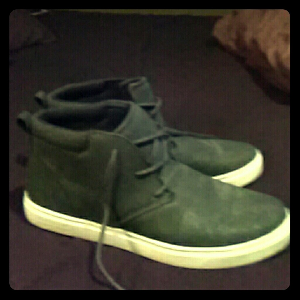 Perry Ellis chukkas